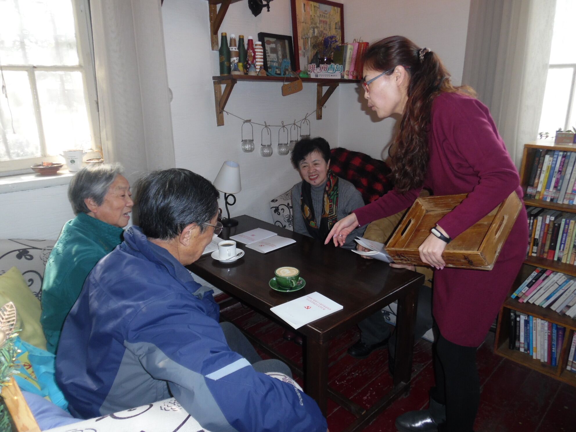 市南区开展“雷锋就在我身边”老干部志愿服务活动