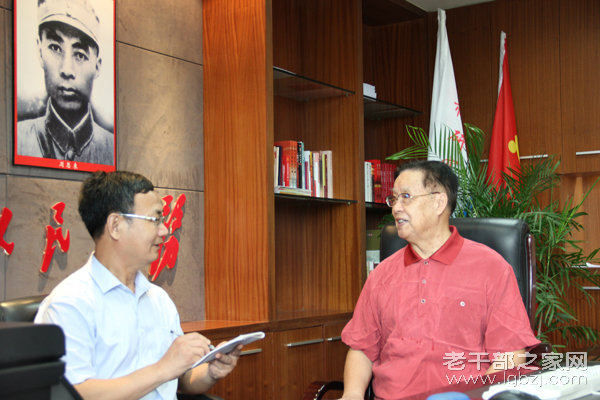 秦兆桢：心系群众 发挥余热