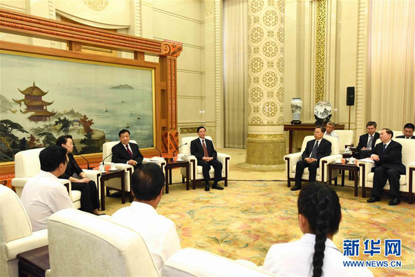 自觉为人民服务为人民造福 努力做出无愧于时代的业绩