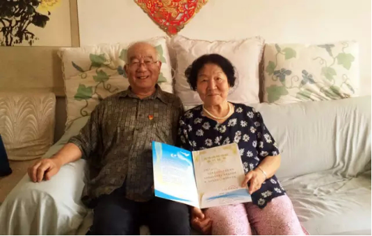 “向党献礼”：八旬党员夫妻“七一”前捐献遗体