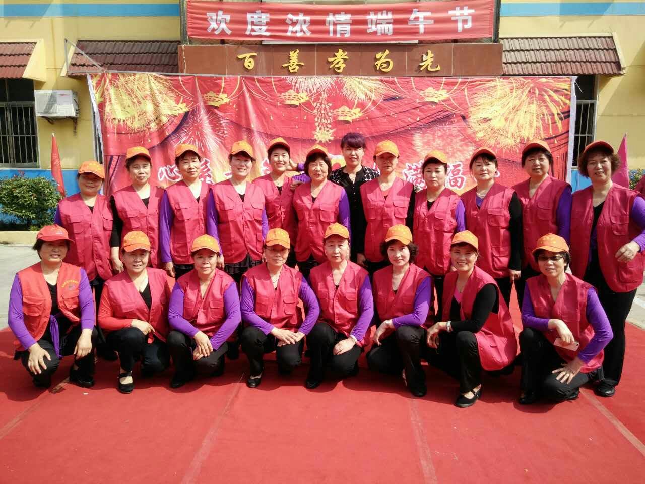 黄岛区老干部志愿者开展“弘扬传统文化、关爱孤寡老人”志愿服务活动