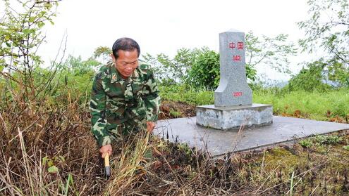 杨天才：边境线上“活界碑”