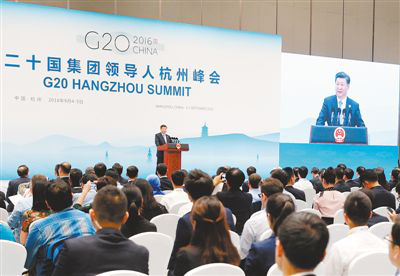 习近平会见中外记者