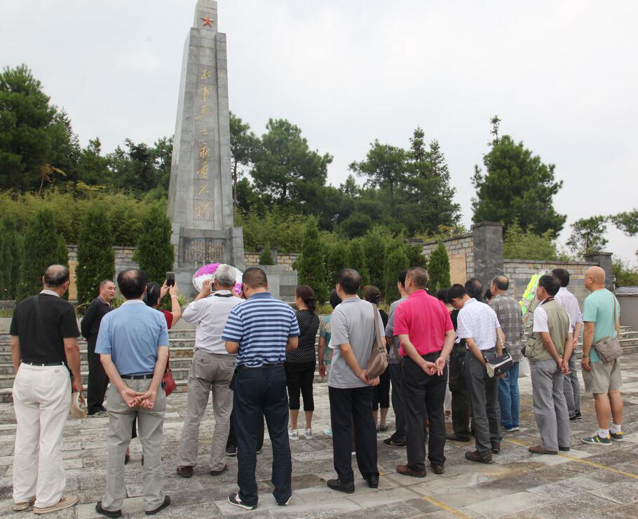 贵州省国资委组织老干部开展纪念长征胜利80周活动