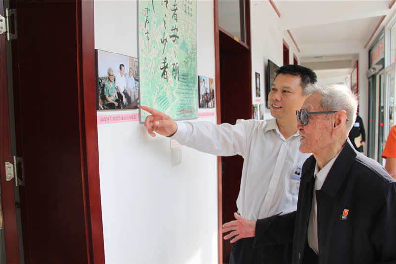 济南：市干休所举办"光影岁月"老照片展暨老人节趣味运动会