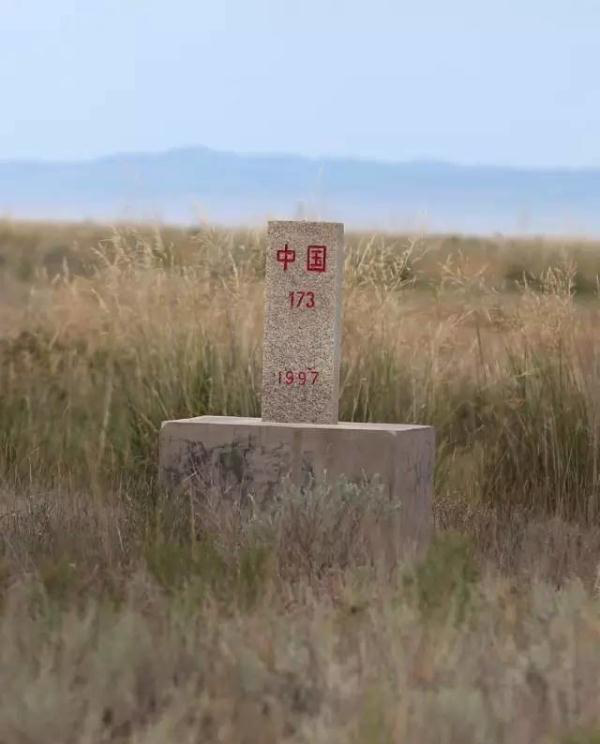 173号界碑，52载守边人！无人区：我陪老魏叔一起牧羊巡边