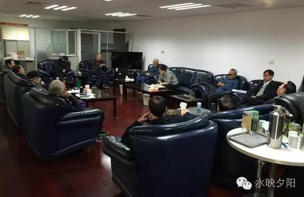 水利部副部长刘雅鸣向老部长传达十八届六中全会精神