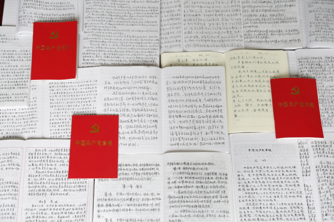 云南省委老干部局机关二支部开展“两学一做”集中学习