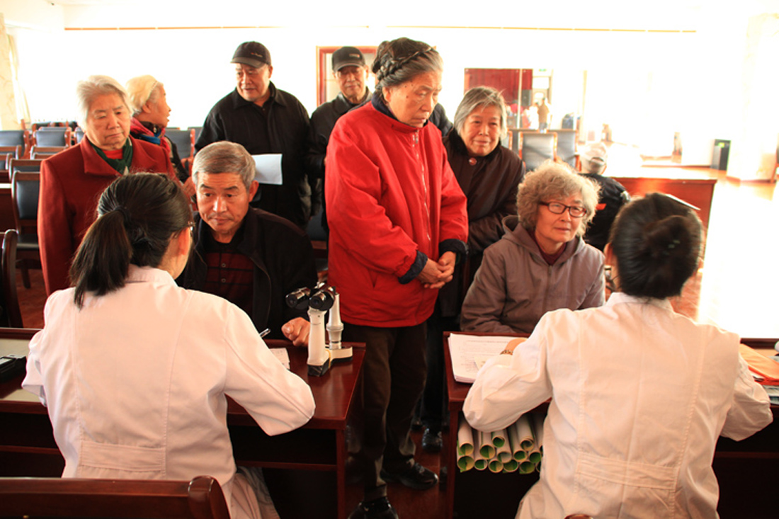 山东省新闻出版广电局离退休干部处举办“爱眼护眼” 宣传公益活动