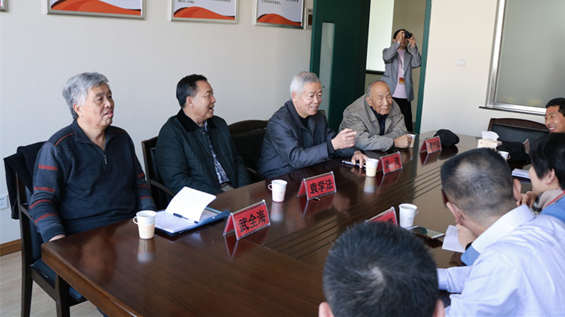 李沧区老干部调研团走进区老年护理院
