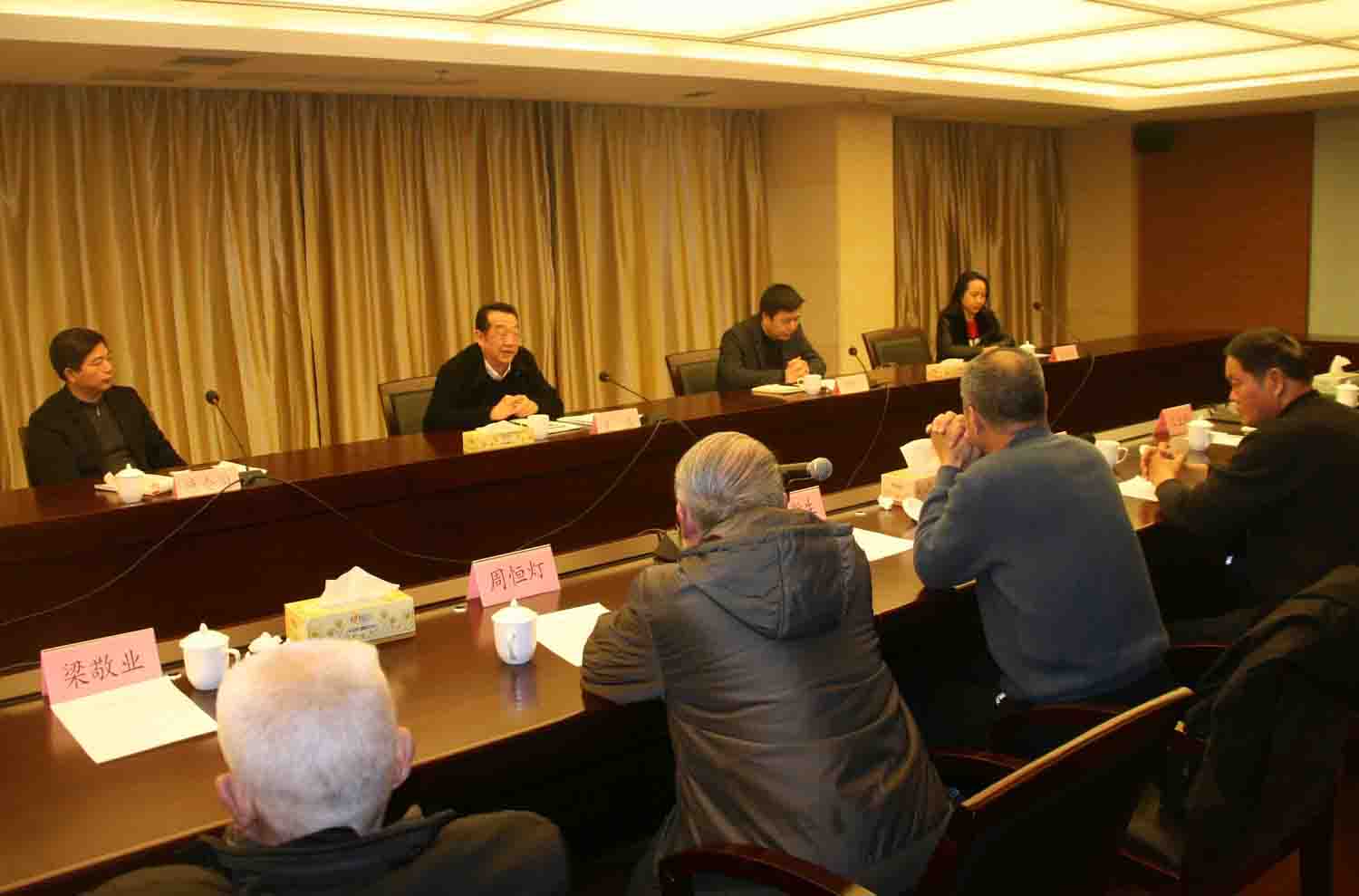 江西上饶市纪委向老干部征求党风廉政建设意见获好评