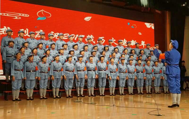 山东建设兵团黄河艺术团老干部与西藏中学共庆藏历火鸡年