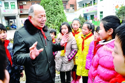 宋清梅：从雷锋身边来 一辈子做雷锋