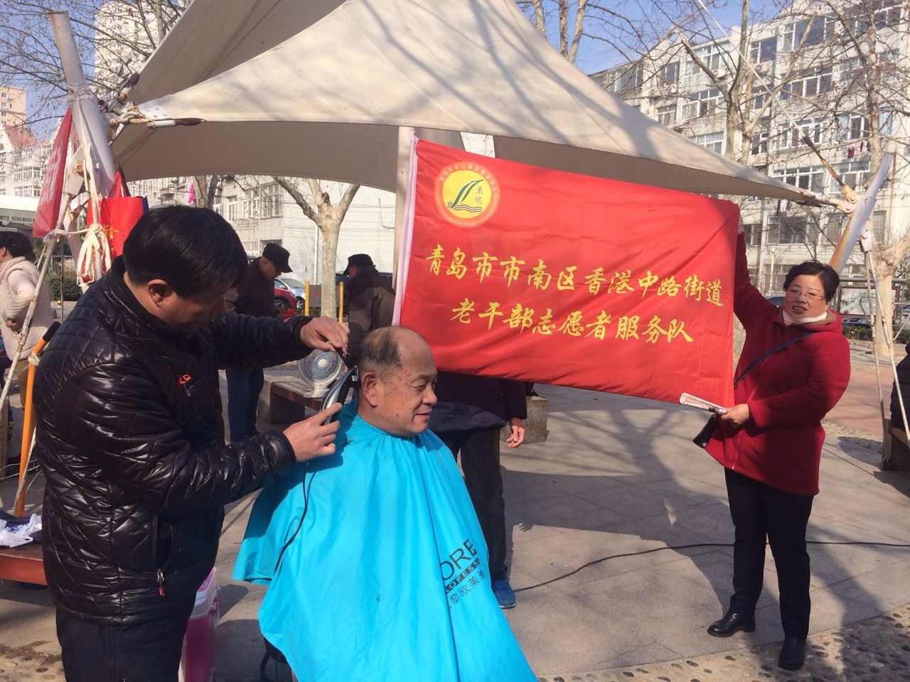 市南区开展“为党旗增辉，为志愿加油”老干部志愿者服务活动