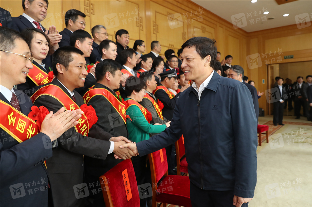 河南省老干部工作先进集体和先进工作者表彰大会召开