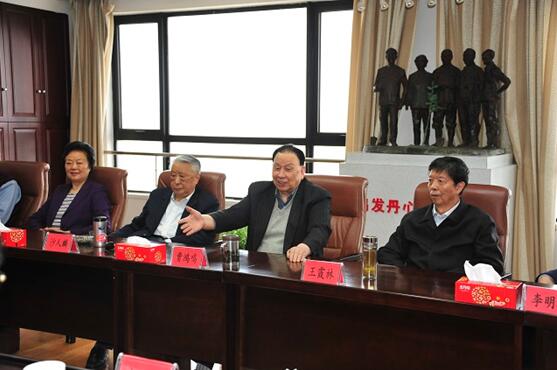 郑跃奇到江苏省关工委调研看望老领导老同志