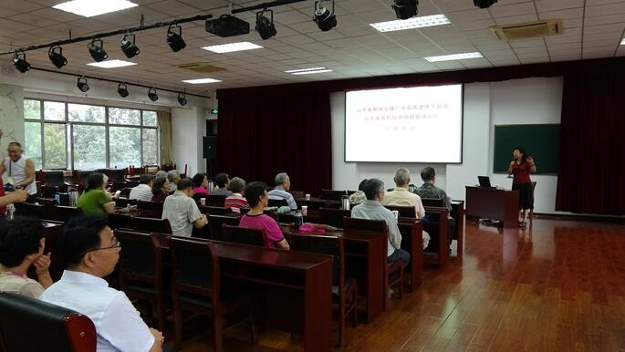 山东省新闻出版广电局离退休干部处与省医科院颈肩腰腿痛医院联合举办公益义诊活动