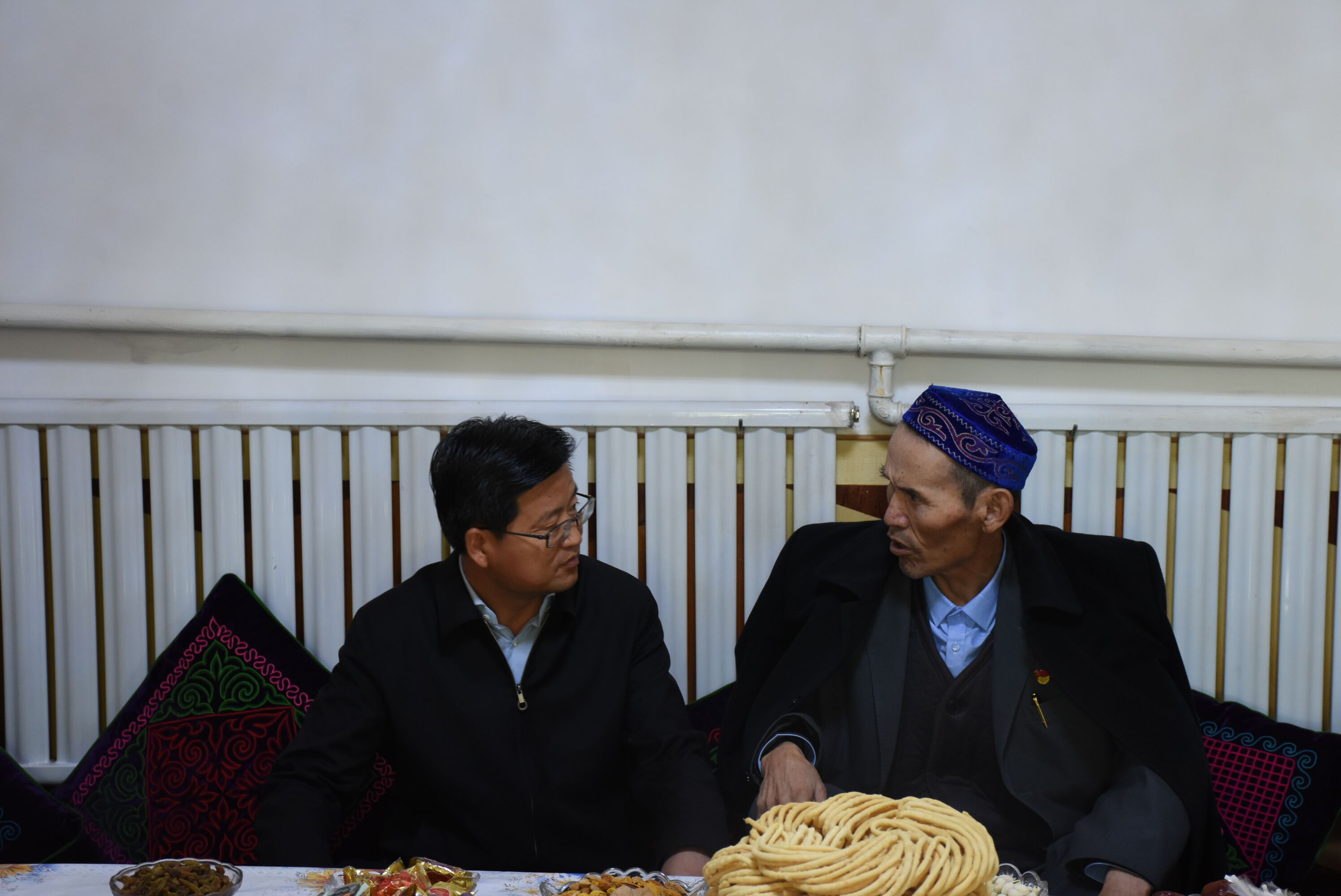 新疆昭苏县四套班子领导“古尔邦节”走访慰问离退休干部