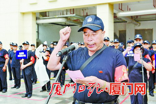 寻找最美老干部 ——“网红”邵新民：用微视频展示老民警风采