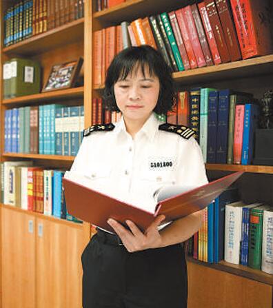 广州海关归类分中心副调研员甘露：让中国声音更加响亮（十九大代表风采）