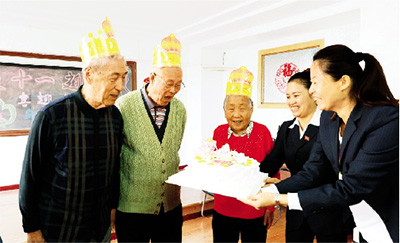 黑龙江北安市兆麟街道百盛社区开展“喜迎十九大 关爱老党员”主题活动