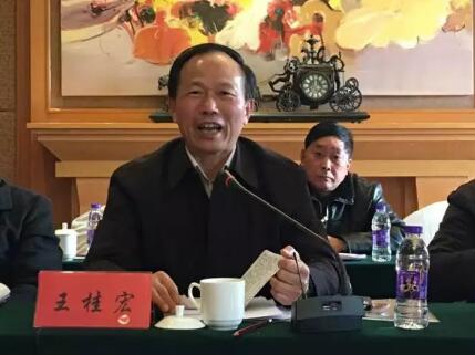 《唱支山歌给党听之老干部说变化》江苏镇江老干部王桂宏：一任接力一任干  新区发展更美好