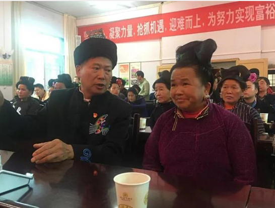 贵州老干部“同声传译”党的十九大报告