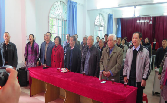 广西来宾市兴宾区老干局组织离退休干部收看党的十九大直播盛况 铭记党恩 感叹国强