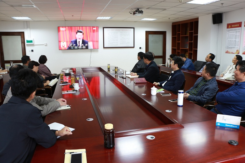 青岛市委老干部局认真组织集中收听收看中国共产党第十九次全国代表大会盛况