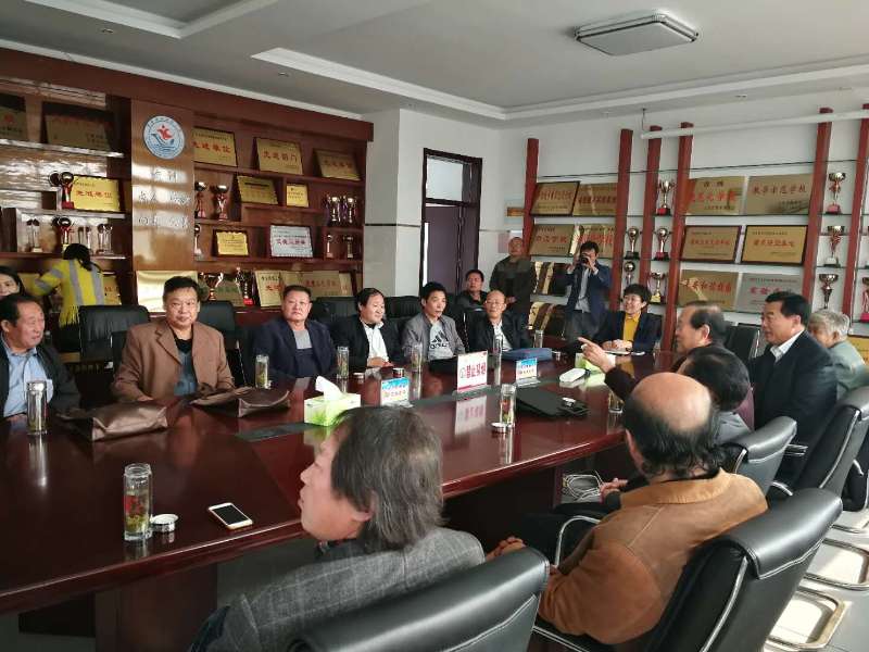 喜庆十九大•不忘初心童心向党——日照莒县关工委“五老”书画进学校