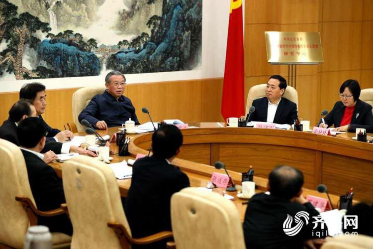山东省委组织社科理论界学习会 学深悟透习近平新时代中国特色社会主义思想 不断把党的十九大精神学习宣传贯彻引向深入 刘家义出席并讲话