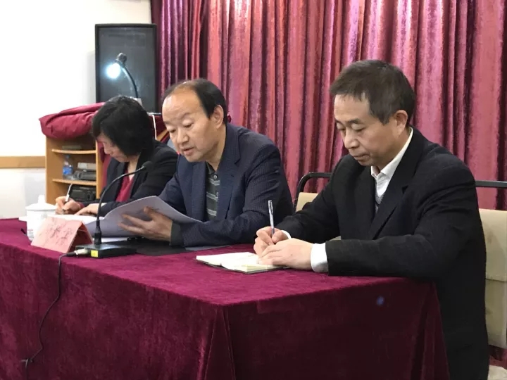 国家外国专家局周长奎副局长向离退休老同志传达党的十九大精神