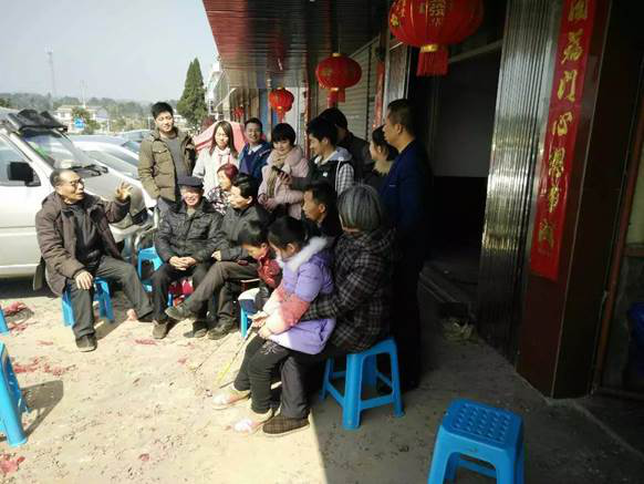 巧借“小载体”　助力“大和谐” ——湖南宁乡县“屋场讲堂”弘扬正能量