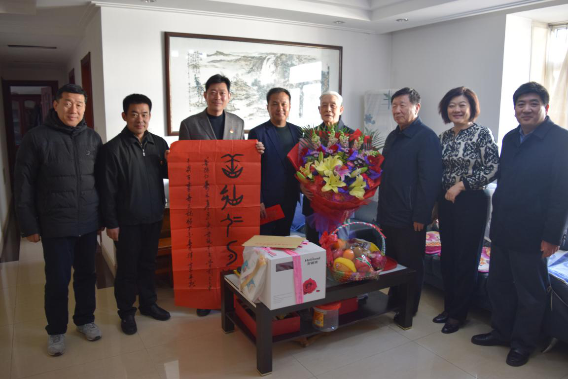 山东省旅游发展委为百岁离休干部祝寿