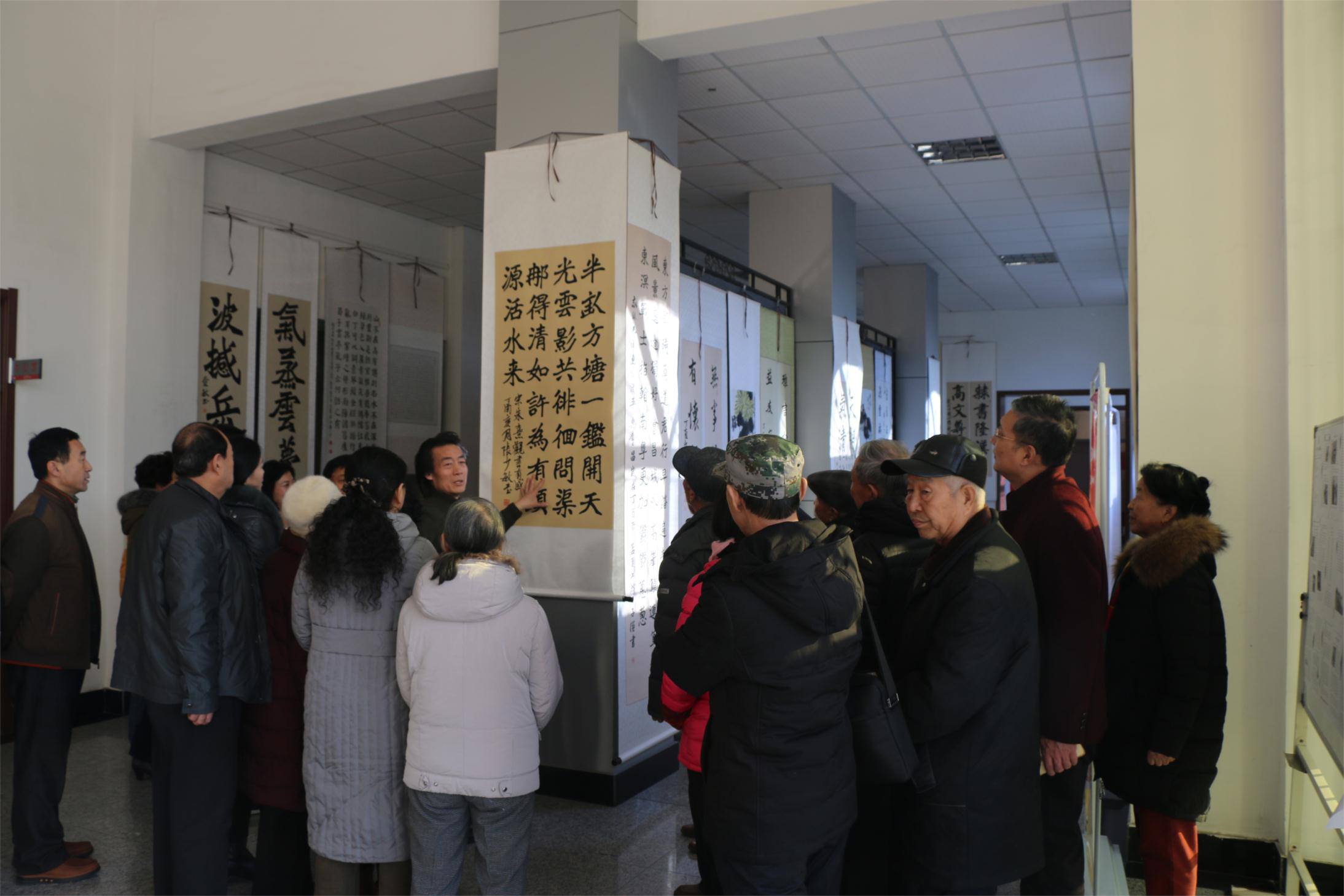 青岛平度市老年大学举办迎新年书画摄影展