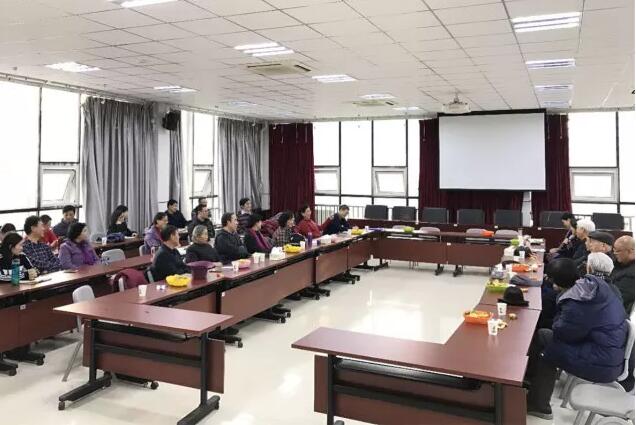 中央党校离退休干部局举行本局退休老同志座谈会