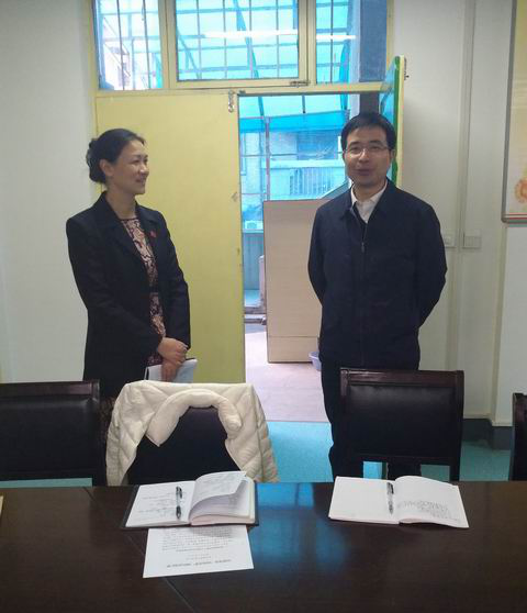 陕西西安灞桥区：区委常委组织部长张传时到老干部局查看节后收假情况