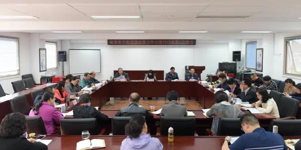 云南省委老干部局理论学习中心组传达学习全国“两会”精神