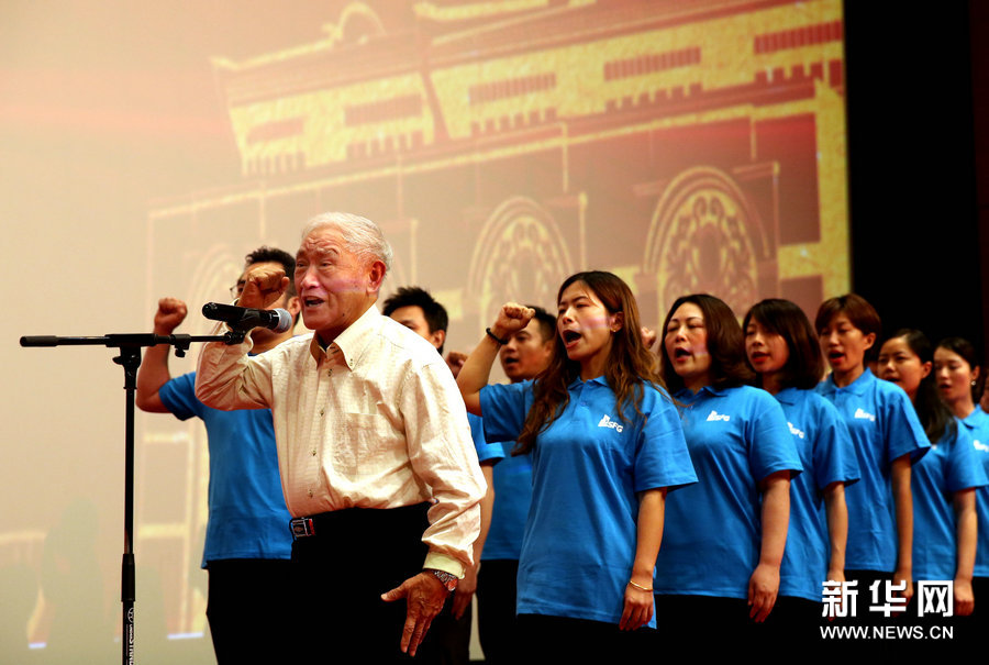 八旬牛犇入党记