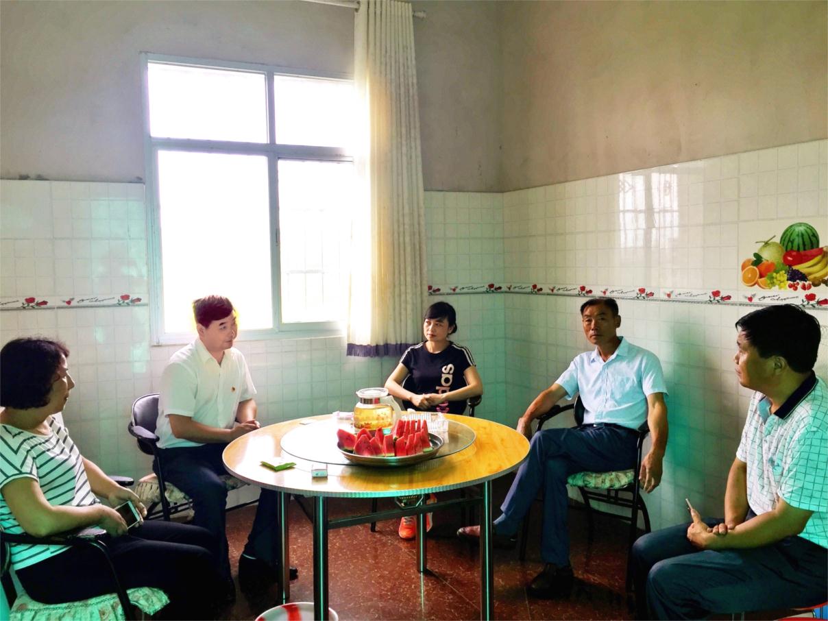 陕西城固县委老干部局到帮扶村开展“七一”慰问