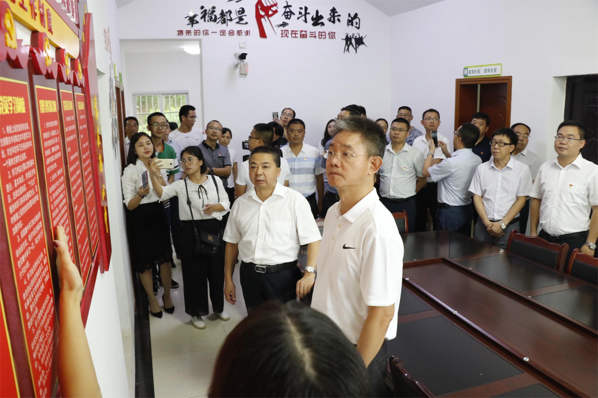 坚守初心 勇担重任\n四川遂宁安居区退休党员干部担任党建指导员 促进非公企业和社会组织党建工作全面提质