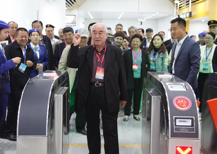 新疆老干局组织开展“我看改革开放新成就”参观学习活动
