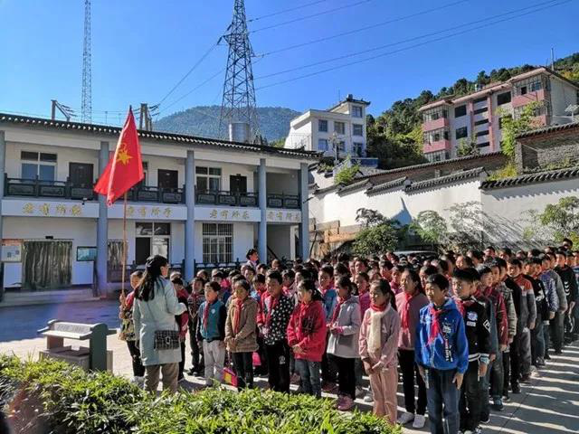 云南兰坪县举办“爱在重阳·情满盐乡”活动