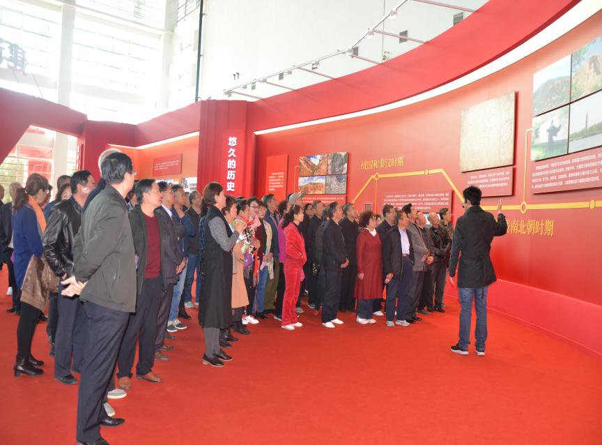 宁夏中卫市离退休干部参观自治区成立60周年大型成就展