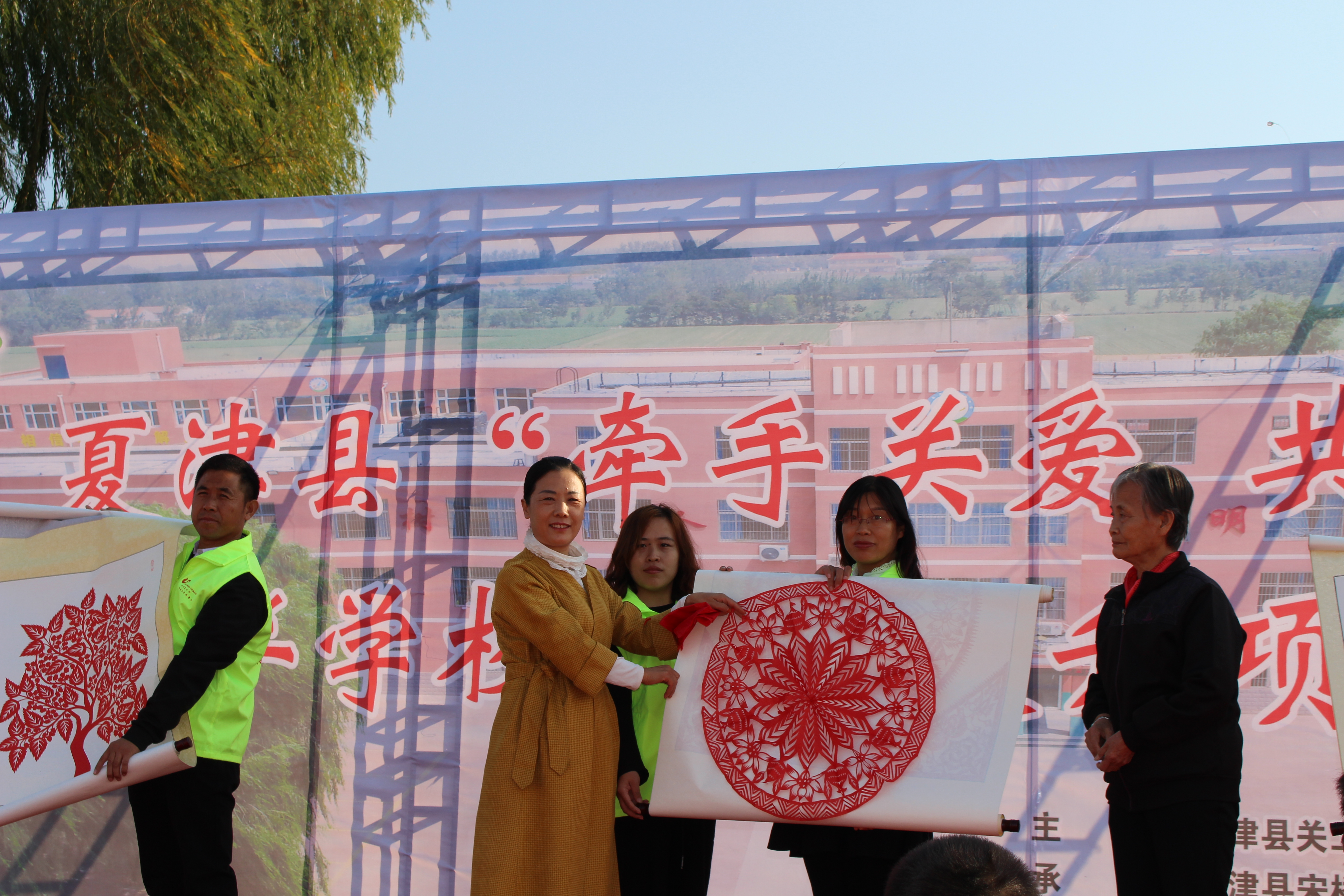 山东夏津老干部开展“庆祝40年辉煌·喜迎九九重阳”活动