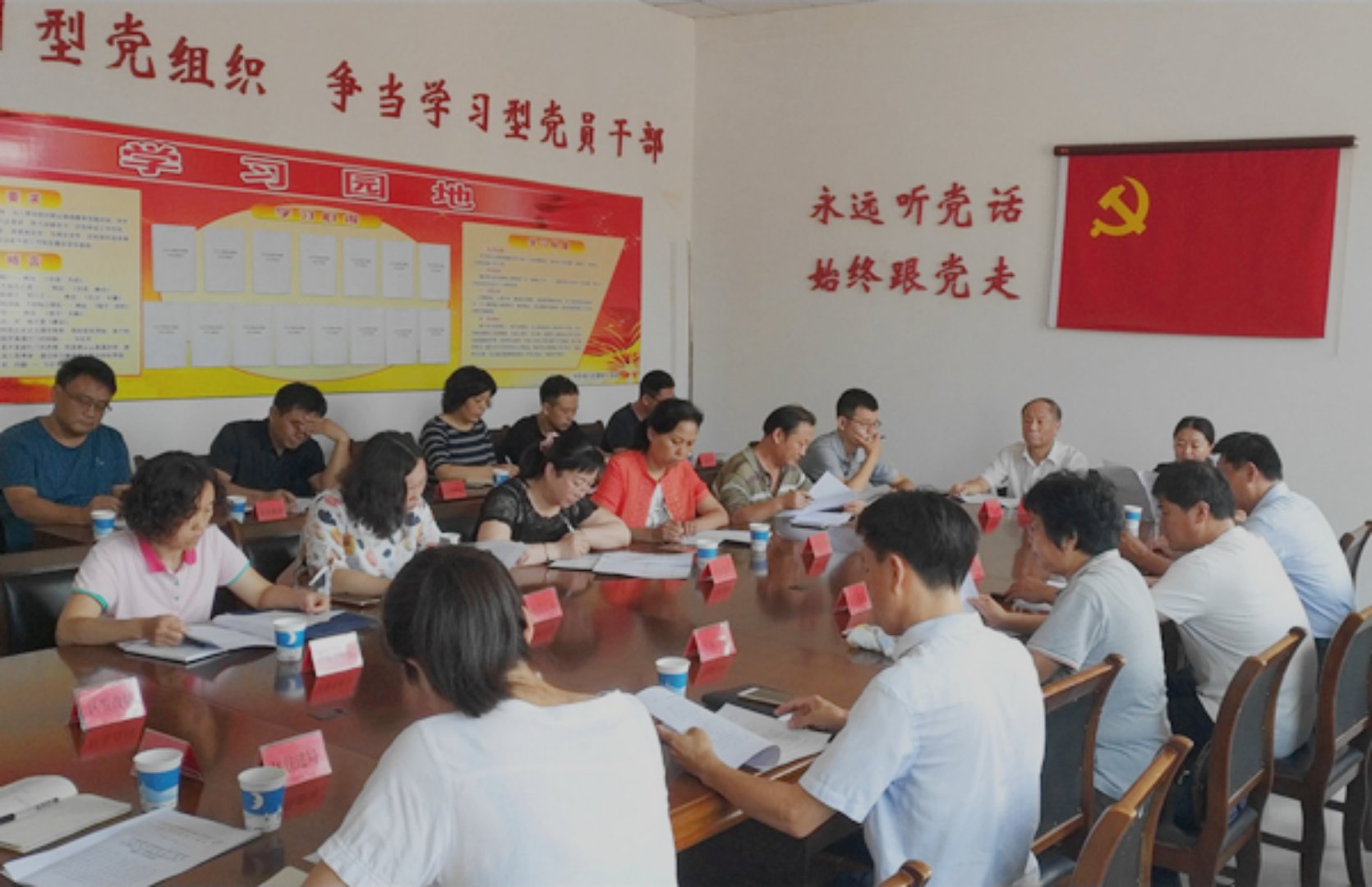 山东淄川老干部编撰《银龄回眸话变迁——老干部眼中的淄川改革开放40年》