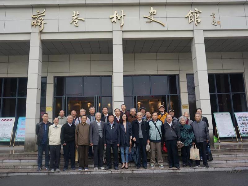 江苏太仓组织老干部看新农村建设赞改革成就