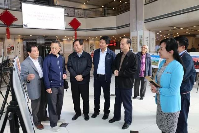 河南日报报业集团举办离退休老同志“纪念改革开放40周年”书画摄影展