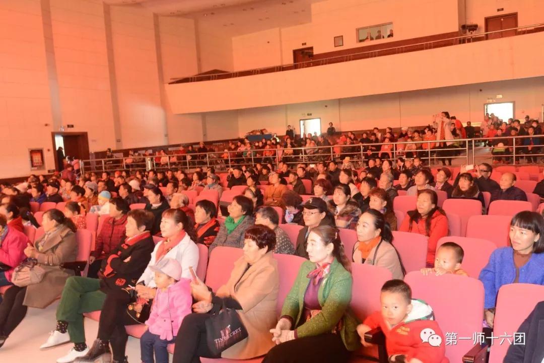 新疆兵团在第一师十六团开展纪念改革开放40周年慰问演出