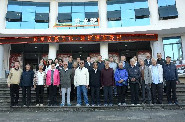 云南组织省级退休干部开展省情考察：喜看边疆40年变迁 共话改革开放成果